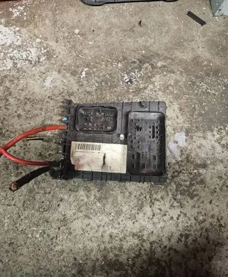 Volkswagen Golf V Fuse module 1K0937124K