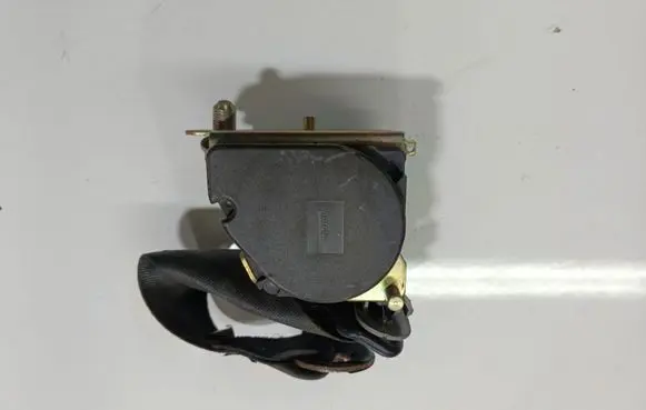 Renault Thalia I Rear seatbelt 049012