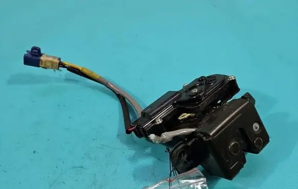 Toyota Corolla Verso E121 Tailgate/trunk/boot lock/catch/latch IMPRK1556449