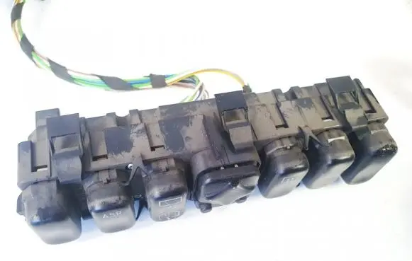 Mercedes-Benz Vaneo W414 Windscreen/window heater switch 1688203610 3301.0901