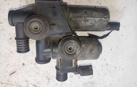 BMW 3 E46 Coolant heater control valve 8369807