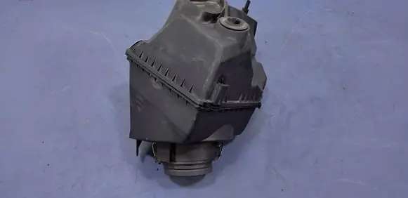 Audi A6 Allroad C5 Air filter box 4F0133835E