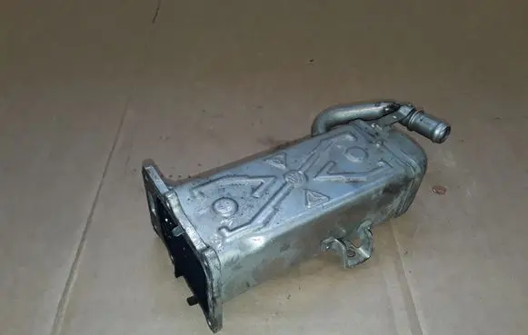 Volkswagen Polo V 6R EGR valve cooler 03P131512E
