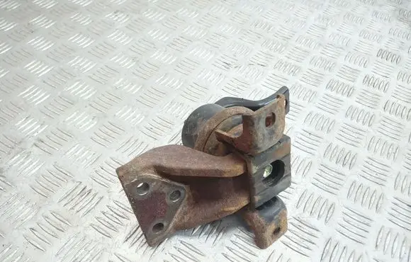 Mitsubishi Lancer Engine mount bracket