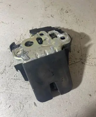 Skoda Fabia Mk3 (NJ) Tailgate/trunk/boot lock/catch/latch 8R0827505A 084618B14