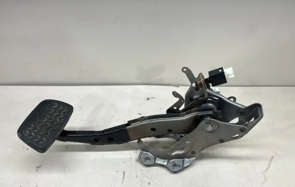 Toyota Prius (XW30) Brake pedal 8951047050 305304200009