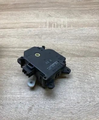 Toyota Avalon XX20 Air flap motor/actuator AW0637007811