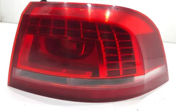 Volkswagen PASSAT B7 Rear/tail lights 