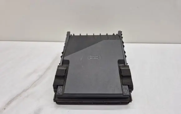 Volkswagen Golf V Fuse box cover 1K0937132F