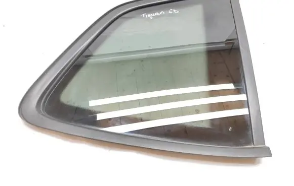 Volkswagen Tiguan Allspace Rear side window 43R004670 E000266 DOT476M324S3