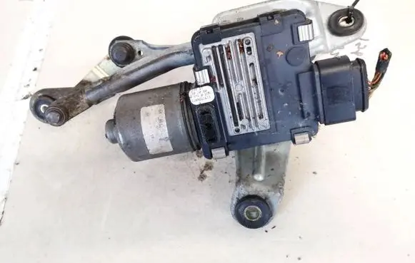 Volkswagen Phaeton Front wiper linkage and motor