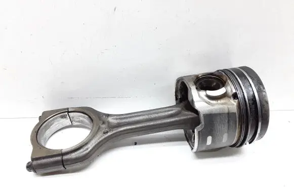Volvo V60 Piston with connecting rod