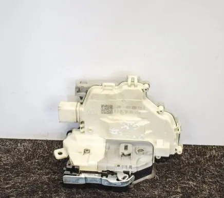 Audi A4 S4 B9 8W Rear door lock 4G0839015F