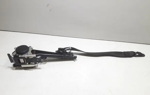 Mercedes-Benz C W205 Front seatbelt 622765800 0589 95R0000