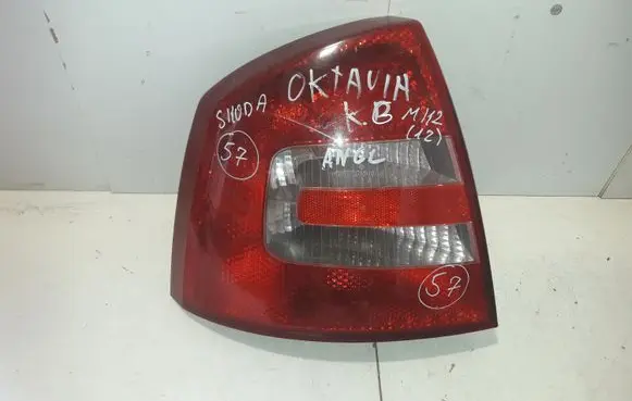 Skoda Octavia Mk2 (1Z) Rear/tail lights 086651909