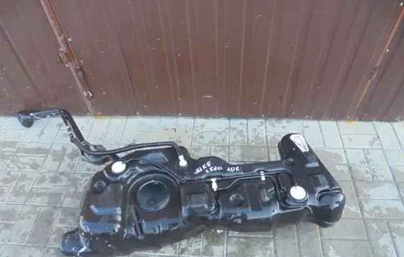 Nissan Juke I F15 Fuel tank 