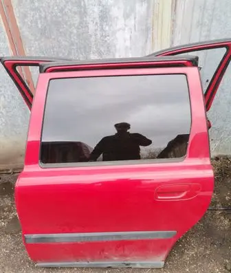 Volvo V70 Rear door 