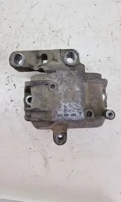 Volkswagen PASSAT B6 Engine mount bracket 1K0199262