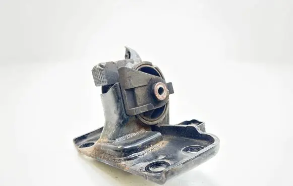 Toyota Verso Engine mount bracket