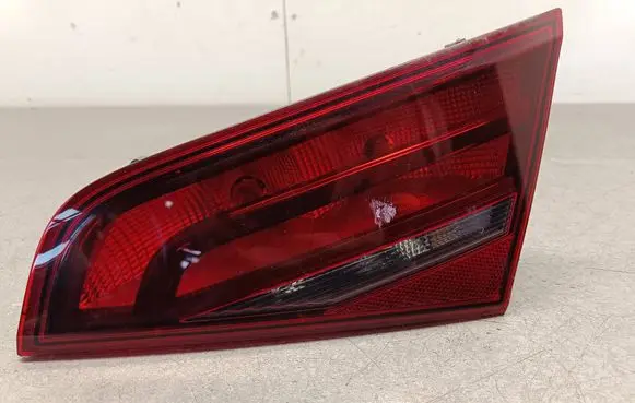 Tailgate rear/tail lights