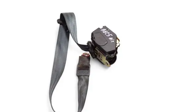 Middle seatbelt (rear)