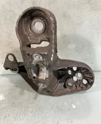 Audi A4 S4 B7 8E 8H Engine mounting bracket 8e0199351