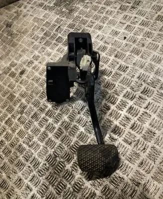 Mercedes-Benz B W245 Brake pedal 1692901001 A1692901001