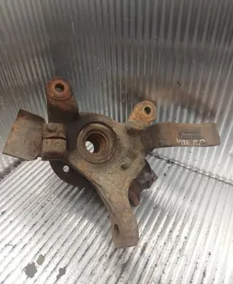 Mercedes-Benz Vito Viano W638 Front wheel hub 0320225