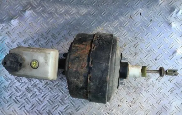 Renault Laguna I Brake booster 7700417044