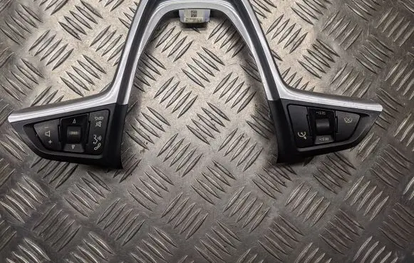Opel Astra J Steering wheel trim 15102009 361846 306703210S84AC
