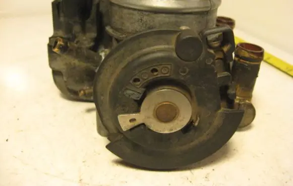 Volkswagen PASSAT B5 Electric throttle body valve 058133063