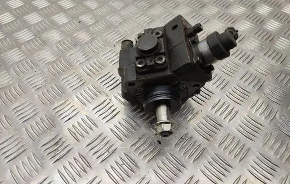 Hyundai i40 Fuel injection high pressure pump 331002A420