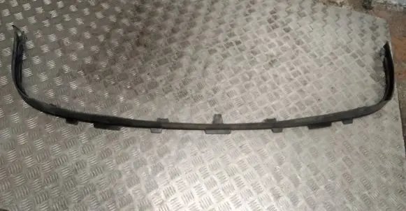 Front bumper lip