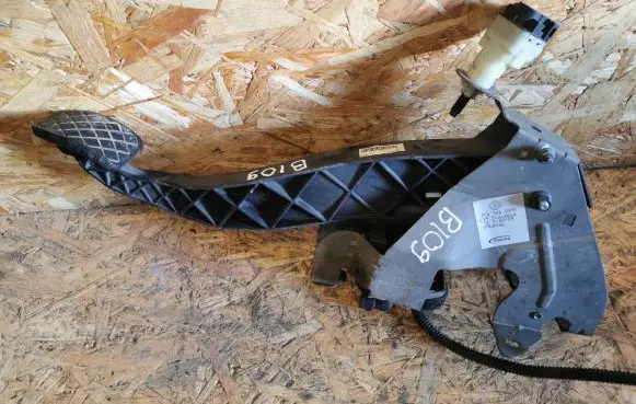 Volkswagen Transporter - Caravelle T5 Brake pedal 7E1721059F 0968556