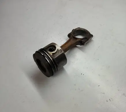 Mitsubishi Canter Piston with connecting rod