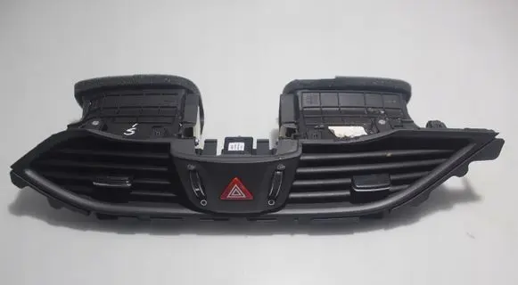 Hyundai i30 Dashboard air vent grill cover trim 