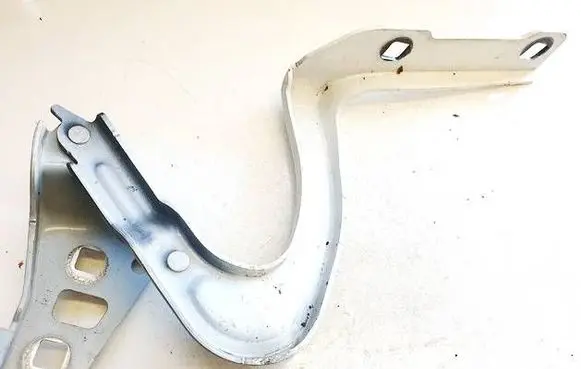 Engine bonnet/hood hinges