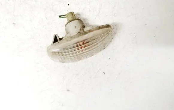 Nissan Primera Front fender indicator light 23652102