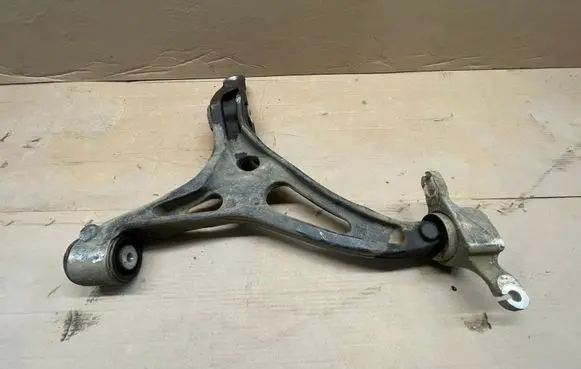Mercedes-Benz R W251 Front lower control arm/wishbone