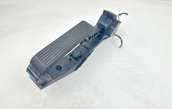 Mercedes-Benz S W220 Accelerator throttle pedal A2203000004