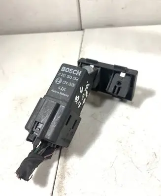 Volkswagen PASSAT B6 Glow plug pre-heat relay 038907281D