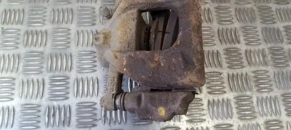 Toyota Auris 150 Front brake caliper
