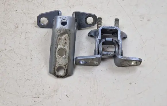 Mitsubishi Outlander Rear door hinge set A046834