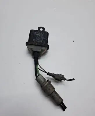 Toyota Land Cruiser (BJ70) Glow plug pre-heat relay 2861017020