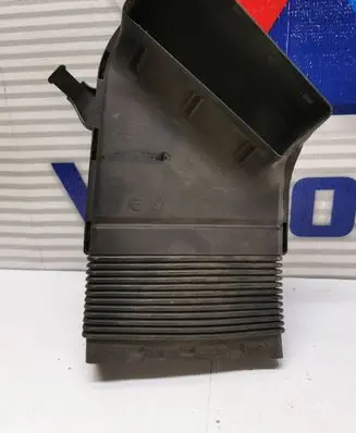 Audi A4 S4 B7 8E 8H Air intake duct part 8E0129617D PA66GF30
