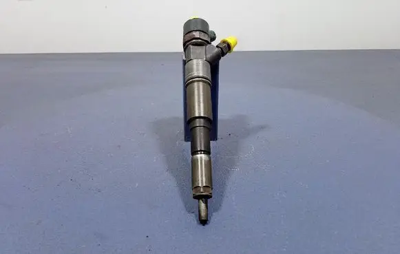 Opel Omega B2 Fuel injector 7785983
