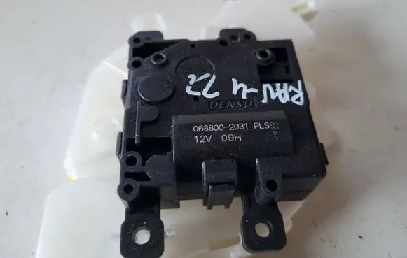 Toyota RAV 4 (XA50) A/C air flow flap actuator/motor 0638002031