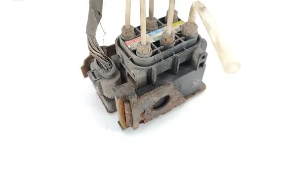 Mercedes-Benz S W221 Air suspension valve block A2123200358