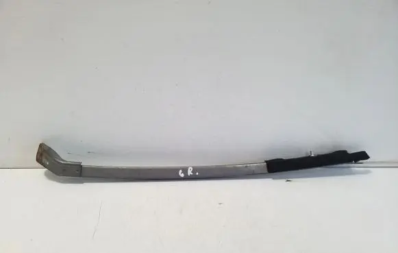 Honda CR-V Rear door windshield rail 