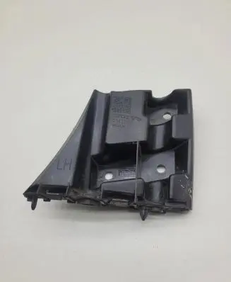 Volvo V40 Front bumper mounting bracket 31425110